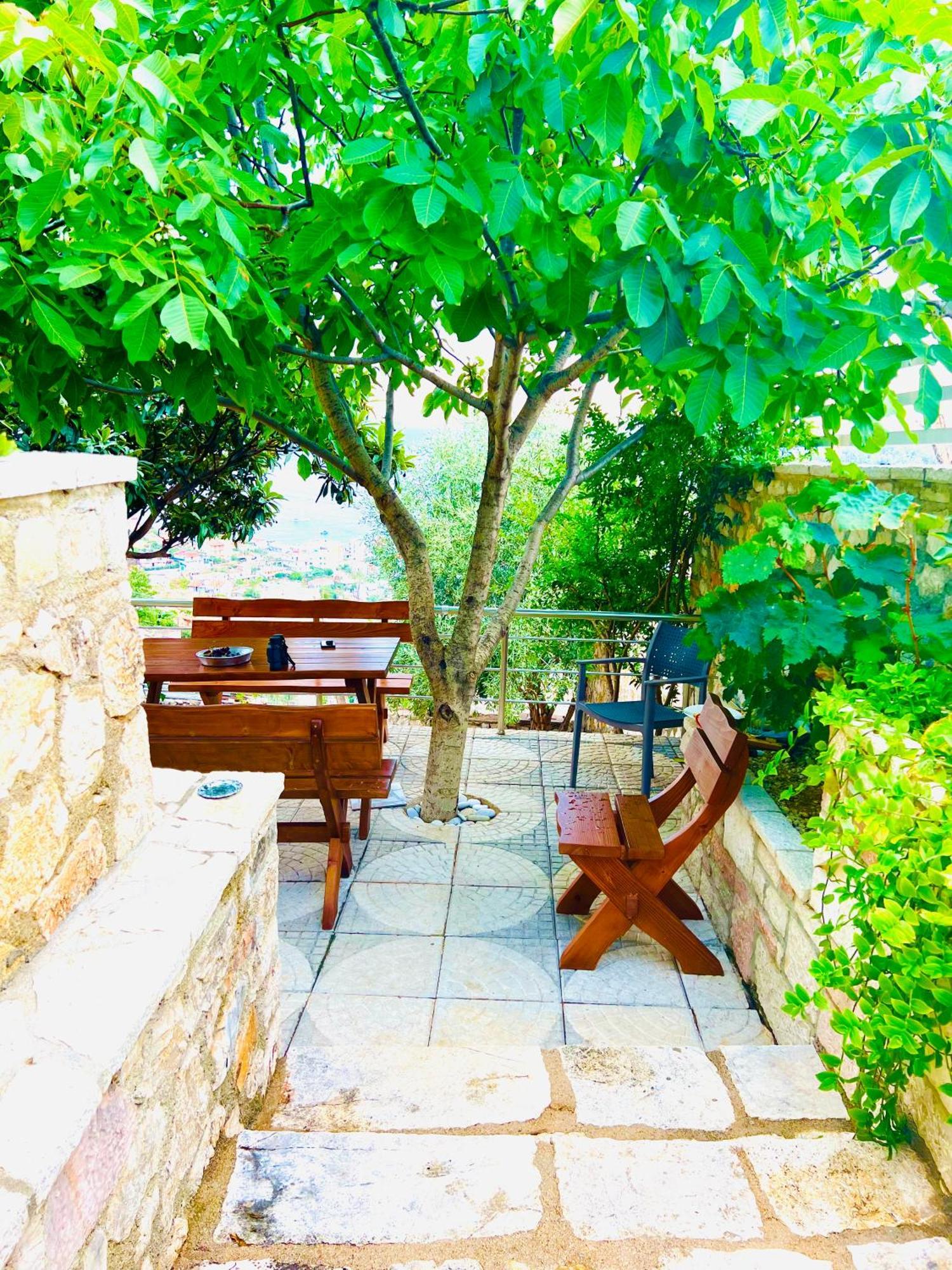 Mistral Inn Himare Exterior photo